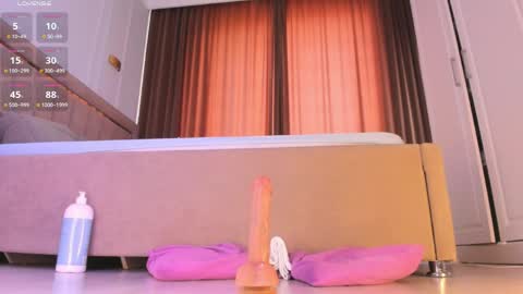 Call me Mia online show from April 4, 3:13 am