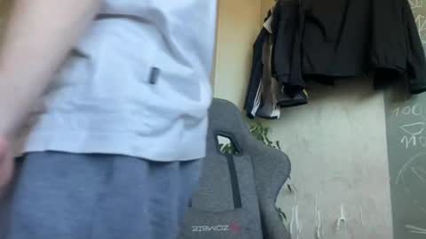 Nick online show from May 6, 11:27 am