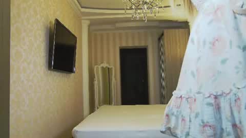 Helen online show from August 6, 2:42 am