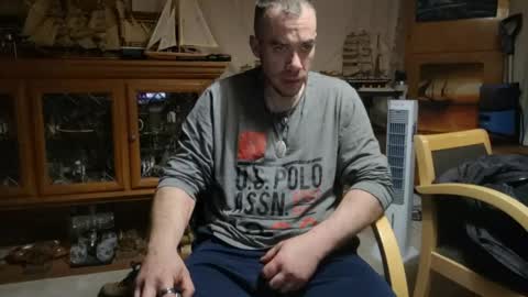 xxScubaStevexx online show from April 13, 12:37 am