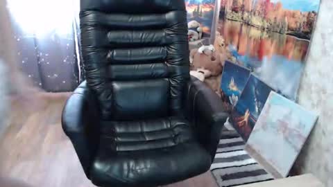 Snapshot of helen_bee chatting on October 17, 11:14 am Tanya online show from October 17, 11:14 am