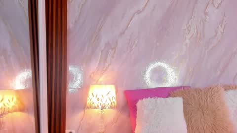 Helena Santos  online show from February 12, 1:37 pm