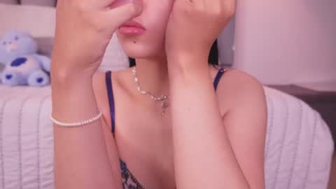 helena_whaite online show from August 5, 1:30 pm