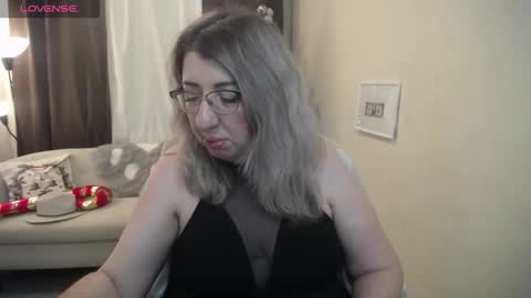 helenenigma online show from December 13, 7:53 pm