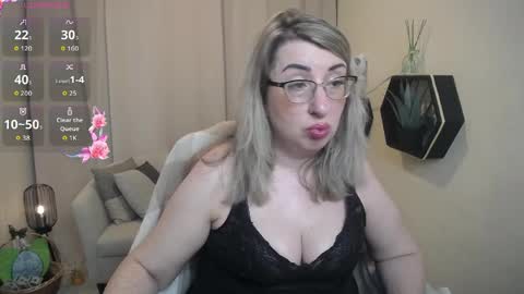 helenenigma online show from March 26, 7:52 pm