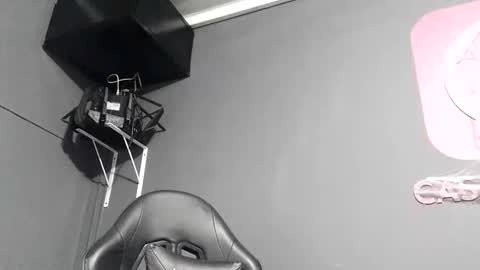 Snapshot of hell_boy66 chatting on October 21, 9:25 am Eros online show from October 21, 9:25 am