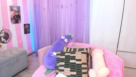 Snapshot of hell_fairy chatting on September 30, 2:33 am Laura online show from September 30, 2:33 am