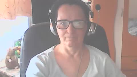 hellenmarie online show from March 9, 11:15 am
