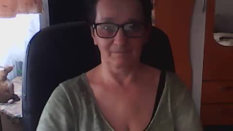 hellenmarie online show from May 8, 10:43 am