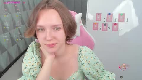 Snapshot of hello_helena chatting on September 17, 4:16 am Helene online show from September 17, 4:16 am