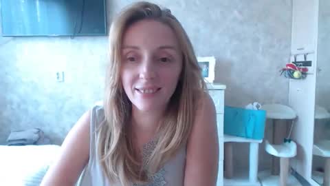Snapshot of hellokittykaty chatting on September 24, 7:26 am Victory online show from September 24, 7:26 am