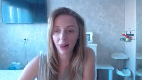 Snapshot of hellokittykaty chatting on October 17, 6:39 am Victory online show from October 17, 6:39 am
