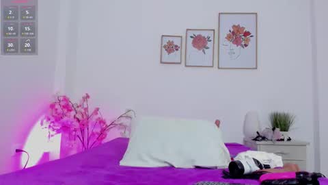 Snapshot of hellzel_moon chatting on October 16, 7:46 pm Hellzel online show from October 16, 7:46 pm
