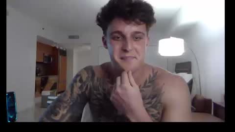 Snapshot of henrydesanti chatting on September 13, 12:46 am henrydesanti online show from September 13, 12:46 am