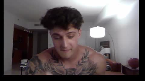Snapshot of henrydesanti chatting on September 18, 12:58 am henrydesanti online show from September 18, 12:58 am
