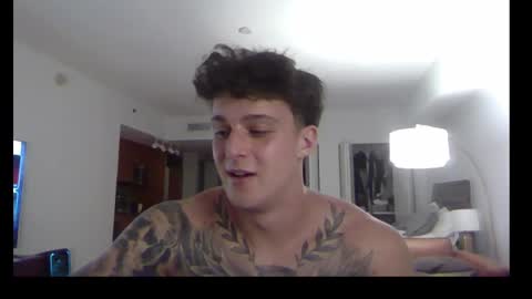 Snapshot of henrydesanti chatting on September 19, 3:10 am henrydesanti online show from September 19, 3:10 am