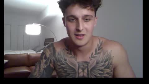 Snapshot of henrydesanti chatting on October 25, 2:23 am henrydesanti online show from October 25, 2:23 am