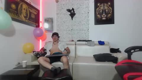 hercules_men online show from February 1, 1:12 am