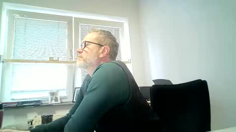 hering76 online show from April 2, 8:43 am