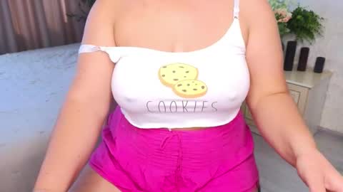 Snapshot of heroine_of_your_life chatting on October 5, 8:23 am Maryana online show from October 5, 8:23 am
