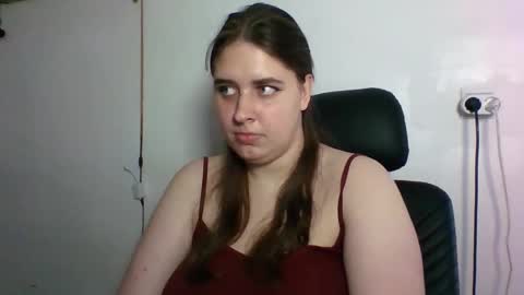 hess_luna_ online show from October 17, 9:35 am