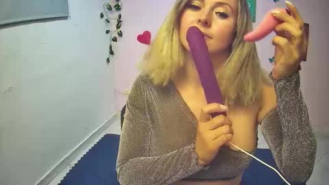 Hestesiaxx online show from February 7, 2:14 am