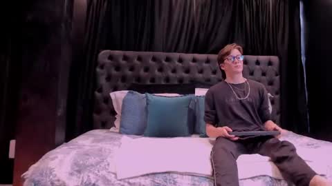 heteros men online show from August 3, 2:56 pm