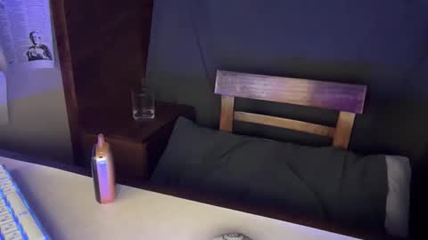 hiddendeseos online show from October 21, 1:11 am