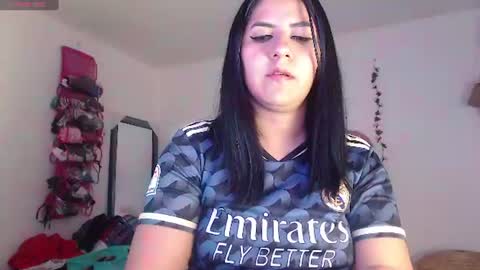 hilaril18 online show from June 11, 2:53 am