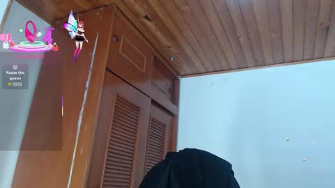 hilaril18 online show from November 26, 6:59 pm