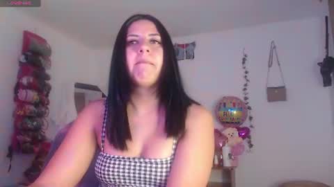 hilaril18 online show from June 20, 11:55 pm
