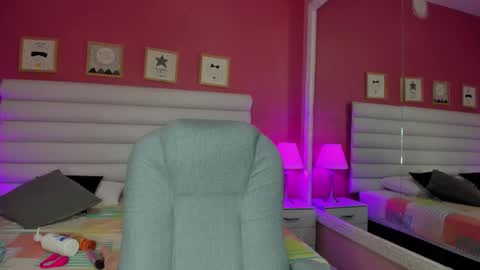 hilary_tailor online show from November 12, 11:56 am