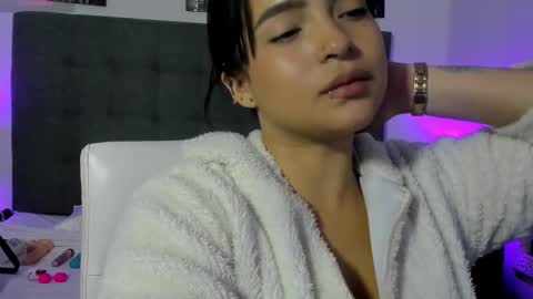 hilary_tailor online show from March 27, 11:11 am