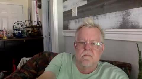 TwoDaddies online show from May 10, 4:02 pm