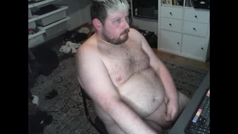 Snapshot of hipguy91 chatting on February 2, 9:18 am hipguy91 online show from February 2, 9:18 am