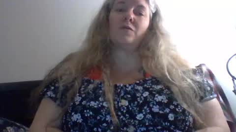 hippysnewhere online show from July 23, 9:18 am