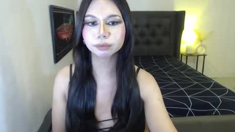 hoe_freesia online show from May 5, 8:03 pm