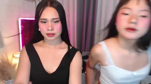 hoelymolly online show from March 8, 5:06 pm