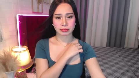 hoelymolly online show from March 16, 4:11 pm