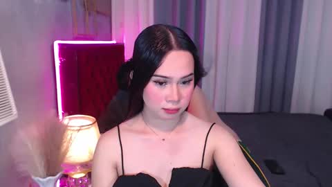 hoelymolly online show from November 12, 9:00 am