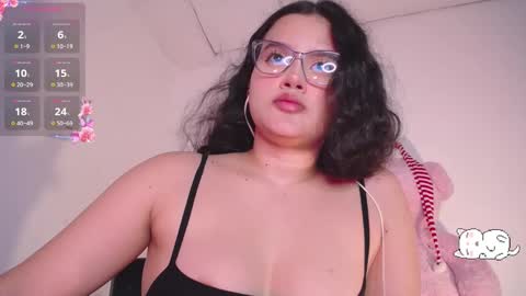 holly_16 online show from December 4, 11:52 pm