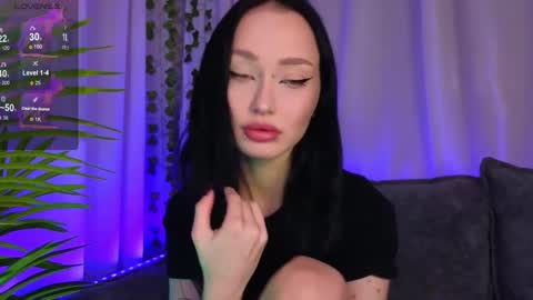 holly_berryy_ online show from October 12, 2:15 am