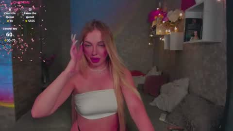 holly_molly8 online show from August 3, 7:20 pm