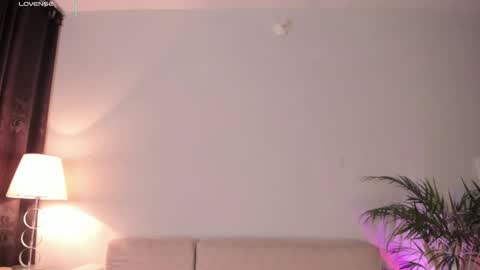 holly    online show from March 22, 6:50 am