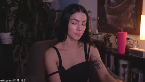 Holly Linder online show from March 8, 2:04 am