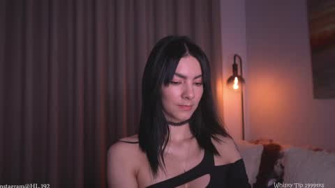 Holly Linder online show from March 28, 2:46 am