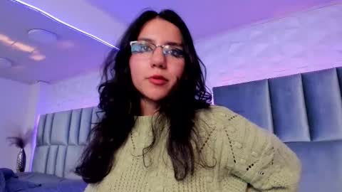 hollypeach_ online show from December 20, 9:22 pm