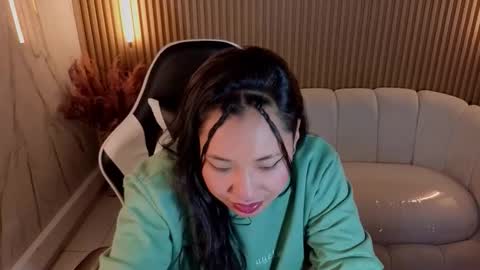 Snapshot of hollypeytoon chatting on November 1, 2:05 pm Holly online show from November 1, 2:05 pm