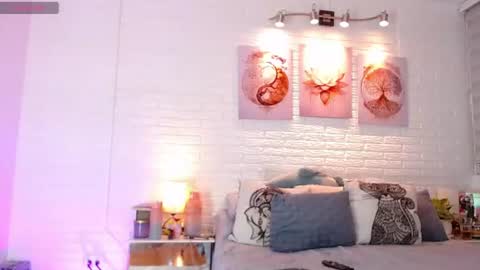 hollyt1 online show from June 23, 3:47 am