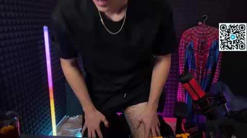 Hols online show from June 1, 7:04 pm